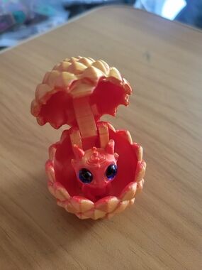 🖤NEW🖤 Surprise Dragon Hatchling Toy in Orange and Gold